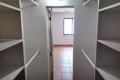 Condominio en alquiler en Miami, Florida, 2 dormitorios, 87.7 m2 № 2265272 - foto 16