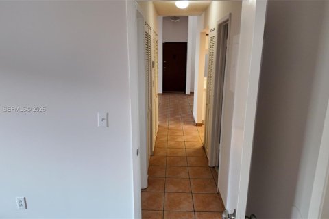 Condominio en alquiler en Miami, Florida, 2 dormitorios, 87.7 m2 № 2265272 - foto 8