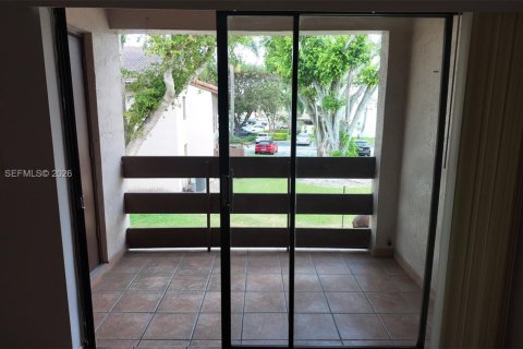 Condominio en alquiler en Miami, Florida, 2 dormitorios, 87.7 m2 № 2265272 - foto 19