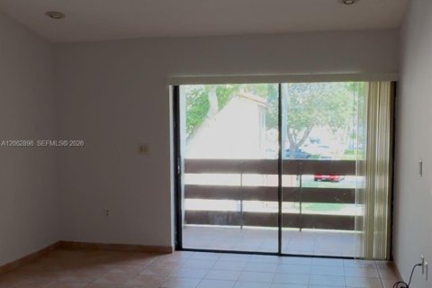 Condominio en alquiler en Miami, Florida, 2 dormitorios, 87.7 m2 № 2265272 - foto 17