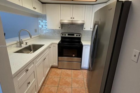Condominio en alquiler en Miami, Florida, 2 dormitorios, 87.7 m2 № 2265272 - foto 4