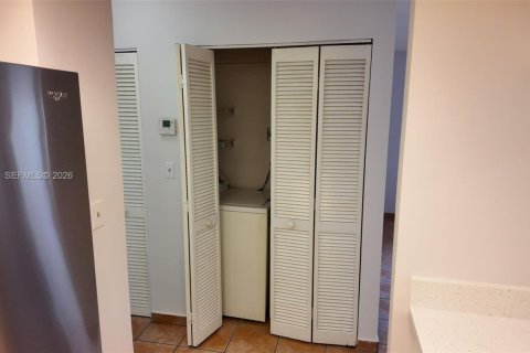 Condominio en alquiler en Miami, Florida, 2 dormitorios, 87.7 m2 № 2265272 - foto 10
