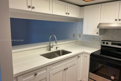 Condominio en alquiler en Miami, Florida, 2 dormitorios, 87.7 m2 № 2265272 - foto 5