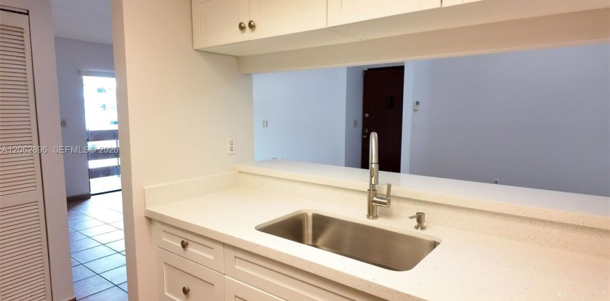 Condominio en Miami, Florida, 2 dormitorios  № 2265272