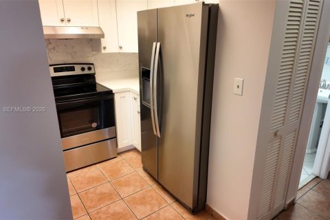 Condominio en alquiler en Miami, Florida, 2 dormitorios, 87.7 m2 № 2265272 - foto 3