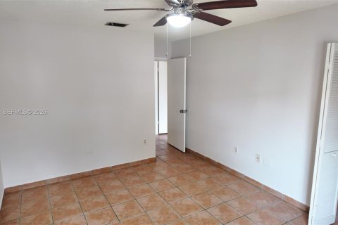 Condominio en alquiler en Miami, Florida, 2 dormitorios, 87.7 m2 № 2265272 - foto 11