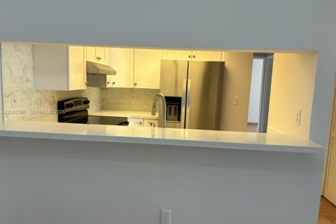 Condominio en alquiler en Miami, Florida, 2 dormitorios, 87.7 m2 № 2265272 - foto 7