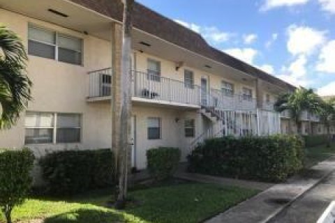 Condo in Boca Raton, Florida, 2 bedrooms № 2260924 - photo 2