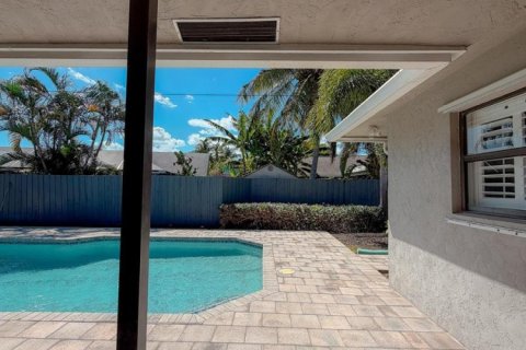 House in Lantana, Florida 3 bedrooms, 168.15 sq.m. № 2405822 - photo 7