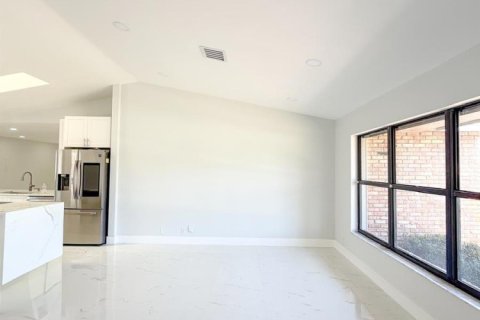 House in Lantana, Florida 3 bedrooms, 168.15 sq.m. № 2405822 - photo 22