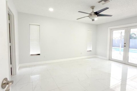 House in Lantana, Florida 3 bedrooms, 168.15 sq.m. № 2405822 - photo 24