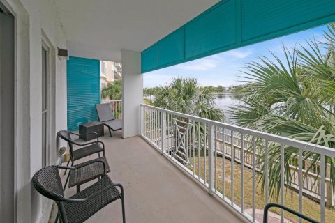 Condo in Panama City Beach, Florida, 1 bedroom  № 560363 - photo 1