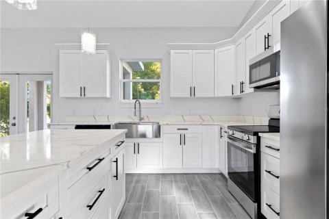 House in Ocala, Florida 3 bedrooms, 156.45 sq.m. № 2199317 - photo 6