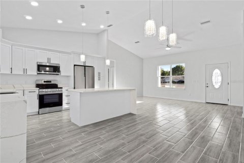 House in Ocala, Florida 3 bedrooms, 156.45 sq.m. № 2199317 - photo 5