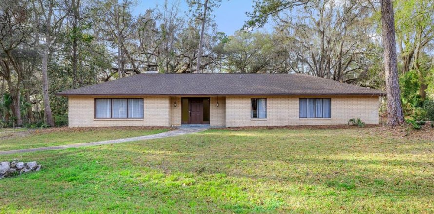 House in Gainesville, Florida 3 bedrooms, 231.79 sq.m. № 1719908