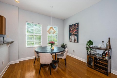 Townhouse in Saint Petersburg, Florida 3 bedrooms, 156.08 sq.m. № 1637253 - photo 12