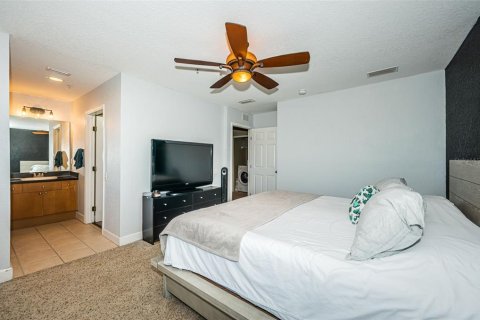 Townhouse in Saint Petersburg, Florida 3 bedrooms, 156.08 sq.m. № 1637253 - photo 29