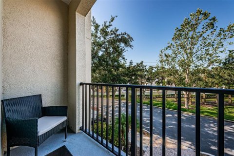 Townhouse in Saint Petersburg, Florida 3 bedrooms, 156.08 sq.m. № 1637253 - photo 19