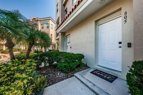 Townhouse in Saint Petersburg, Florida 3 bedrooms, 156.08 sq.m. № 1637253 - photo 4