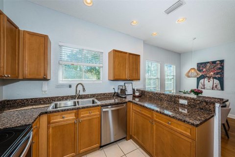 Townhouse in Saint Petersburg, Florida 3 bedrooms, 156.08 sq.m. № 1637253 - photo 21