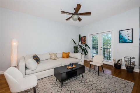 Townhouse in Saint Petersburg, Florida 3 bedrooms, 156.08 sq.m. № 1637253 - photo 9