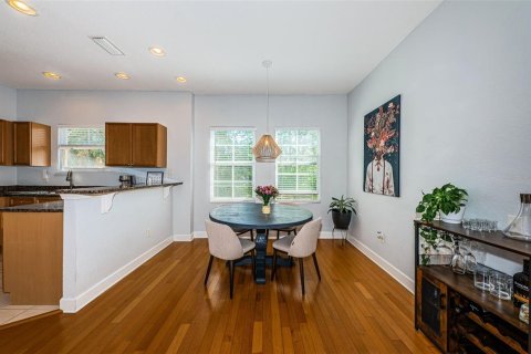 Townhouse in Saint Petersburg, Florida 3 bedrooms, 156.08 sq.m. № 1637253 - photo 17