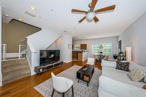 Townhouse in Saint Petersburg, Florida 3 bedrooms, 156.08 sq.m. № 1637253 - photo 25