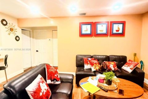 Casa en venta en Miami, Florida, 3 dormitorios, 124.95 m2 № 2038711 - foto 5