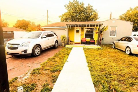 Casa en venta en Miami, Florida, 3 dormitorios, 124.95 m2 № 2038711 - foto 4