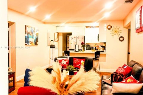 Casa en venta en Miami, Florida, 3 dormitorios, 124.95 m2 № 2038711 - foto 10