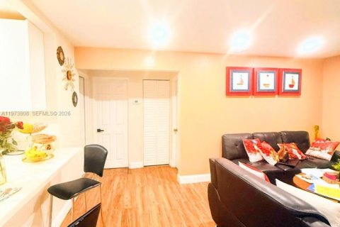 Casa en venta en Miami, Florida, 3 dormitorios, 124.95 m2 № 2038711 - foto 12