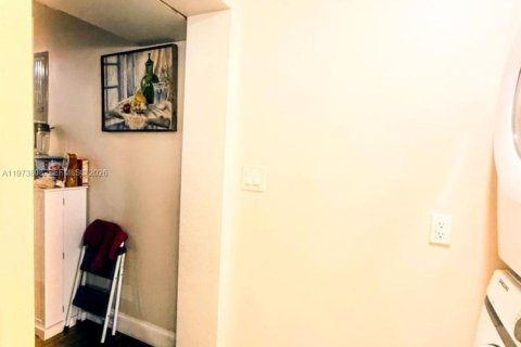 Casa en venta en Miami, Florida, 3 dormitorios, 124.95 m2 № 2038711 - foto 13