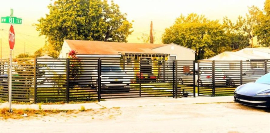 Casa en Miami, Florida 3 dormitorios, 124.95 m2 № 2038711