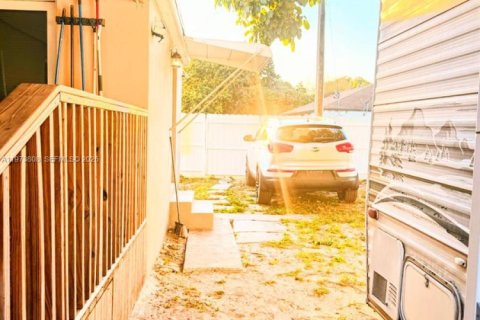 Casa en venta en Miami, Florida, 3 dormitorios, 124.95 m2 № 2038711 - foto 23