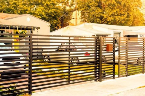 Casa en venta en Miami, Florida, 3 dormitorios, 124.95 m2 № 2038711 - foto 3