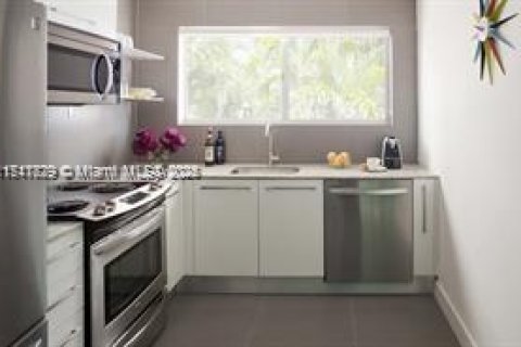 Купить кондоминиум в Майами-Бич, Флорида 2 спальни, 75.44м2, № 2037604 - фото 3