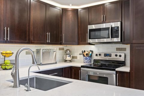 Touwnhouse à vendre à Palm Harbor, Floride: 2 chambres, 124.86 m2 № 1680090 - photo 4