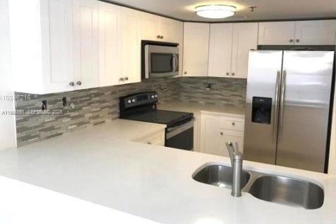 Снять в аренду кондоминиум в Хайалиа, Флорида 2 спальни, 97.55м2, № 2063660 - фото 2