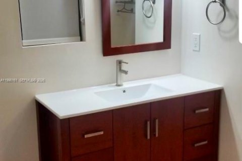 Снять в аренду кондоминиум в Хайалиа, Флорида 2 спальни, 97.55м2, № 2063660 - фото 4