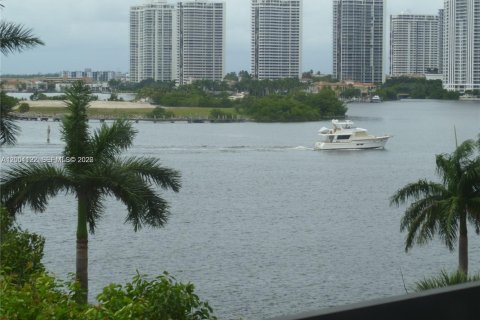 Condominio en venta en Aventura, Florida, 2 dormitorios, 125.7 m2 № 2065834 - foto 9