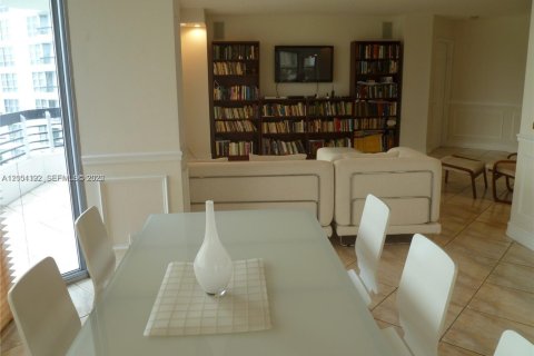 Condominio en venta en Aventura, Florida, 2 dormitorios, 125.7 m2 № 2065834 - foto 8