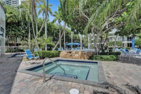 Condominio en venta en Aventura, Florida, 2 dormitorios, 125.7 m2 № 2065834 - foto 27