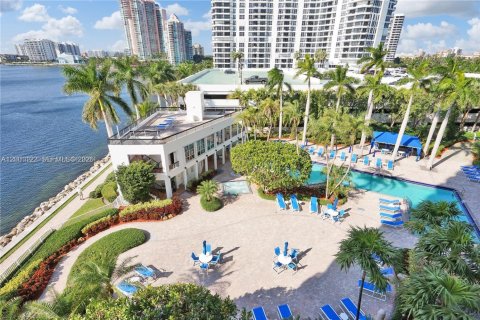 Condominio en venta en Aventura, Florida, 2 dormitorios, 125.7 m2 № 2065834 - foto 23