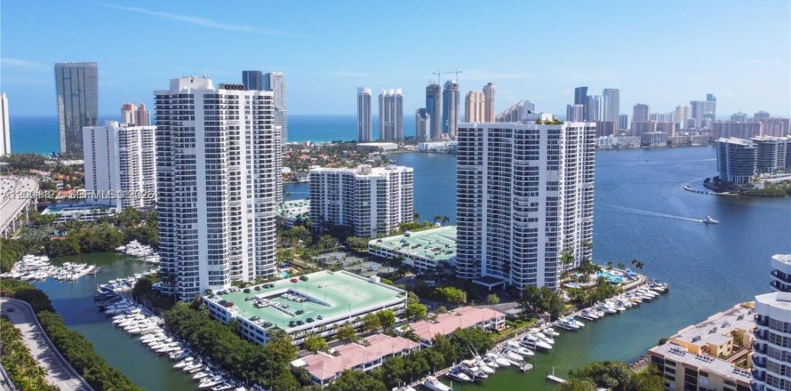 Condominio en Aventura, Florida, 2 dormitorios  № 2065834