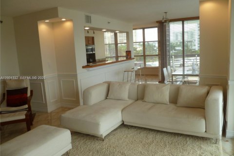Condominio en venta en Aventura, Florida, 2 dormitorios, 125.7 m2 № 2065834 - foto 2