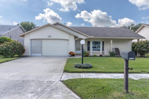 House in Port Richey, Florida 2 bedrooms, 169.08 sq.m. № 1907659 - photo 1