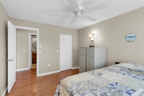 House in Port Richey, Florida 2 bedrooms, 169.08 sq.m. № 1907659 - photo 24