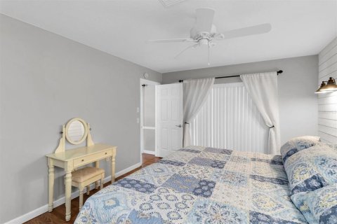 House in Port Richey, Florida 2 bedrooms, 169.08 sq.m. № 1907659 - photo 19