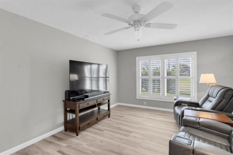 House in Port Richey, Florida 2 bedrooms, 169.08 sq.m. № 1907659 - photo 6