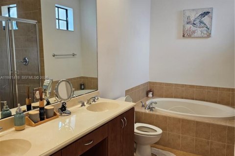 Copropriété à louer à Sunrise, Floride: 2 chambres, 107.67 m2 № 1999197 - photo 12